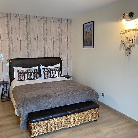 Au Petit Pressoir Bed & Breakfast Givry  ภายนอก รูปภาพ