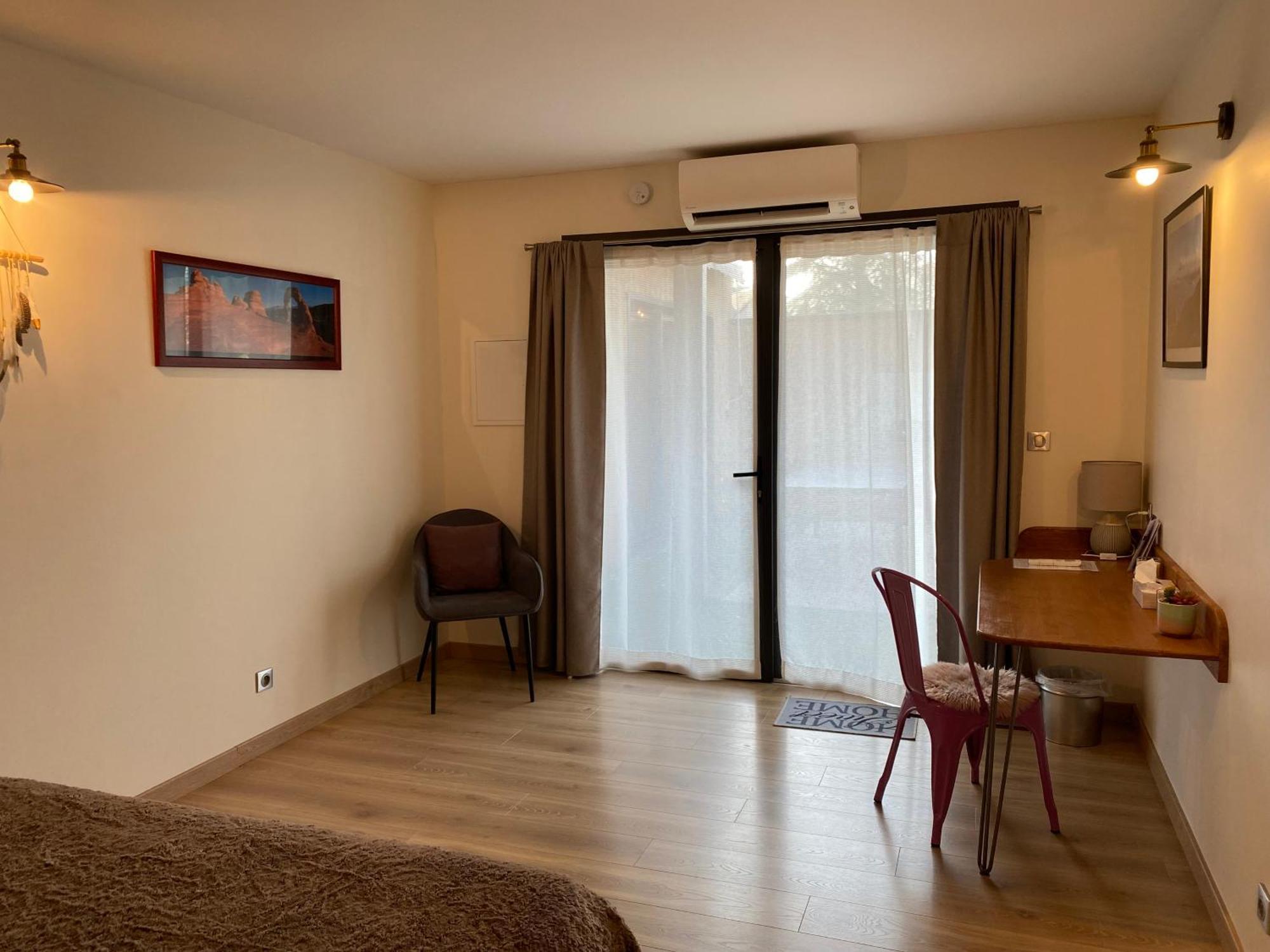 Au Petit Pressoir Bed & Breakfast Givry  ภายนอก รูปภาพ